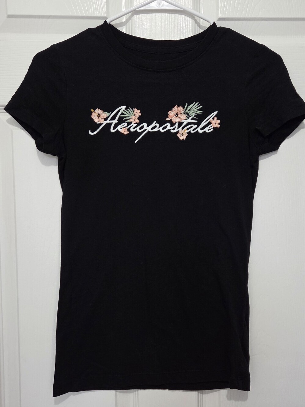 Aeropostale Women Embroidered Pink Floral Script Logo Short Sleeve Tee Sz Small